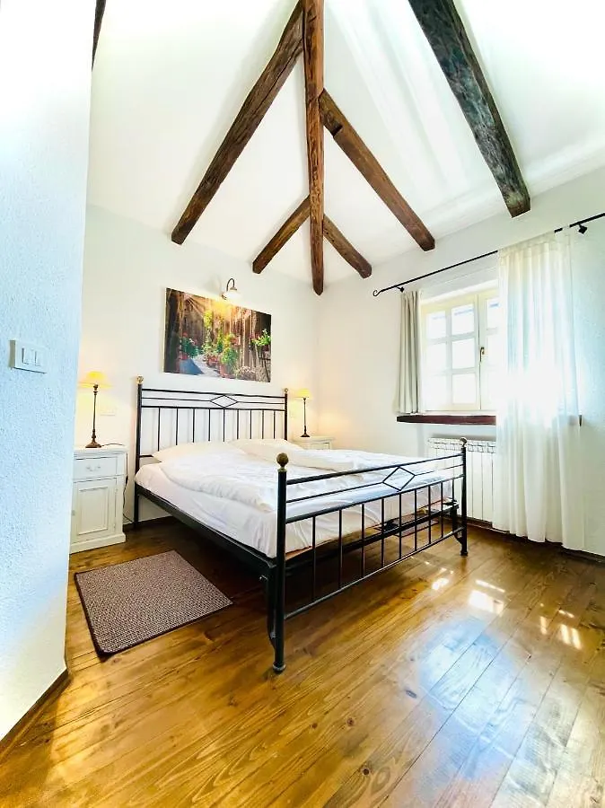 Liebevolle Villa Camelina Mit Privatpool Barat  Barat (Porec)